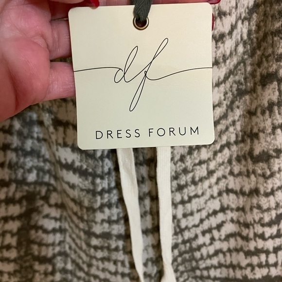 DRESS Forum Drawstring Animal Print Dual Pocket Lounge Shorts, Size L - Picture 7 of 8